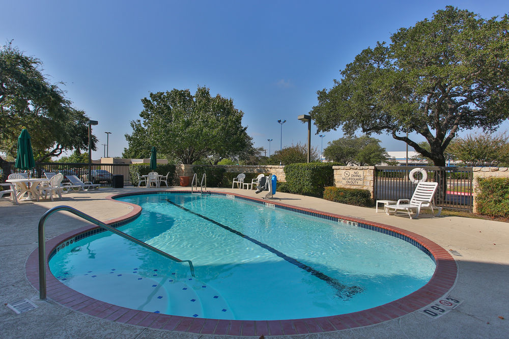 Hampton Inn San Antonio Stone Oak Экстерьер фото