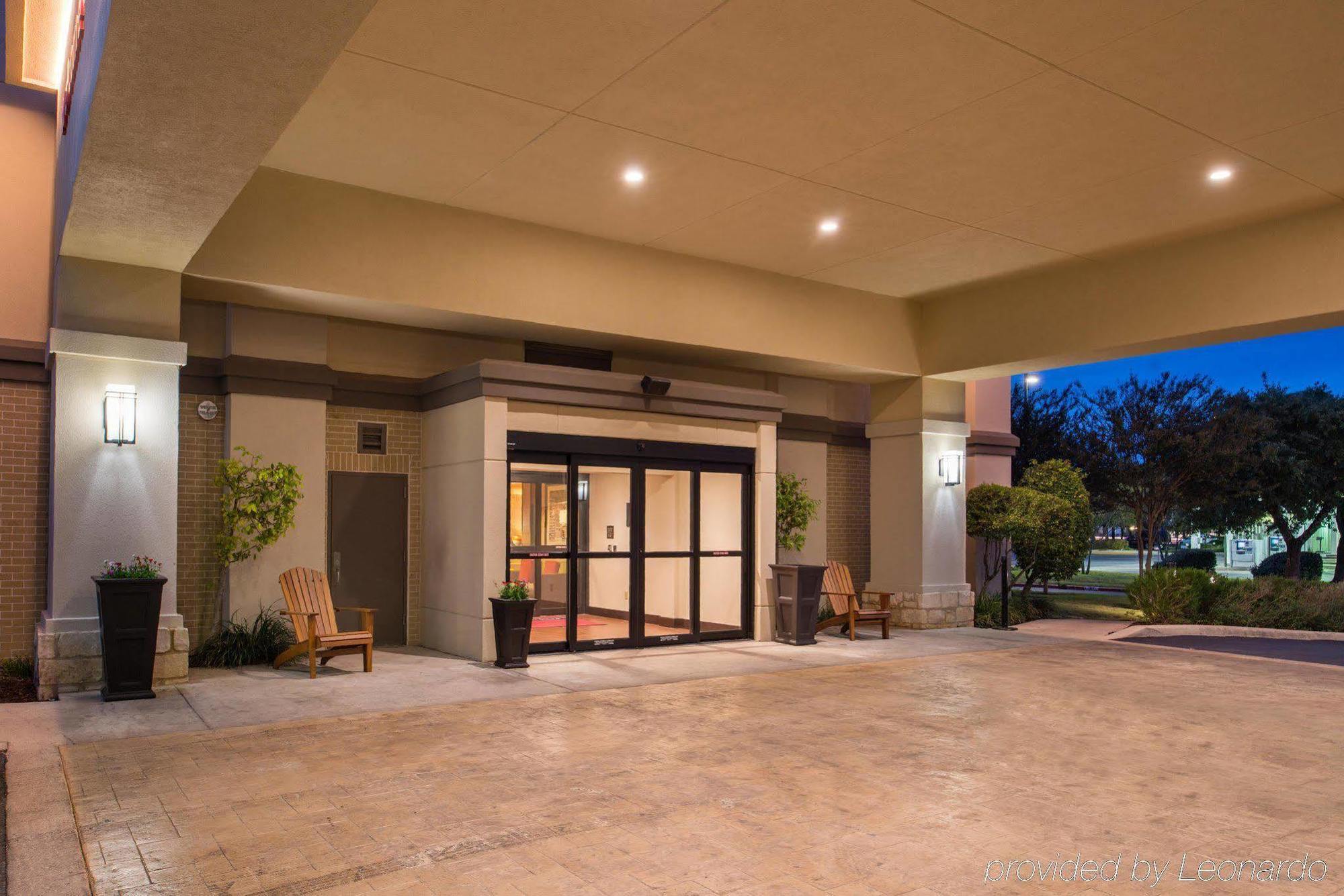 Hampton Inn San Antonio Stone Oak Экстерьер фото