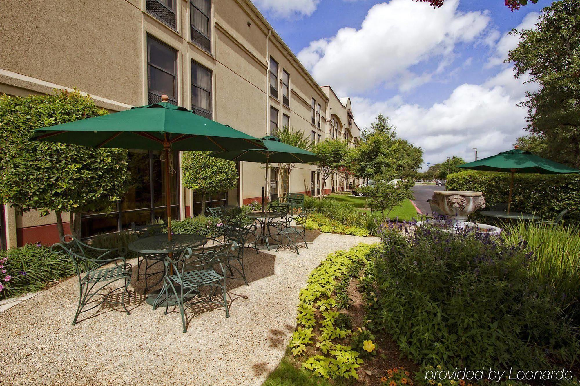 Hampton Inn San Antonio Stone Oak Экстерьер фото